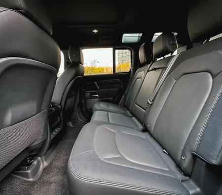 Land Rover Defender photo 5
