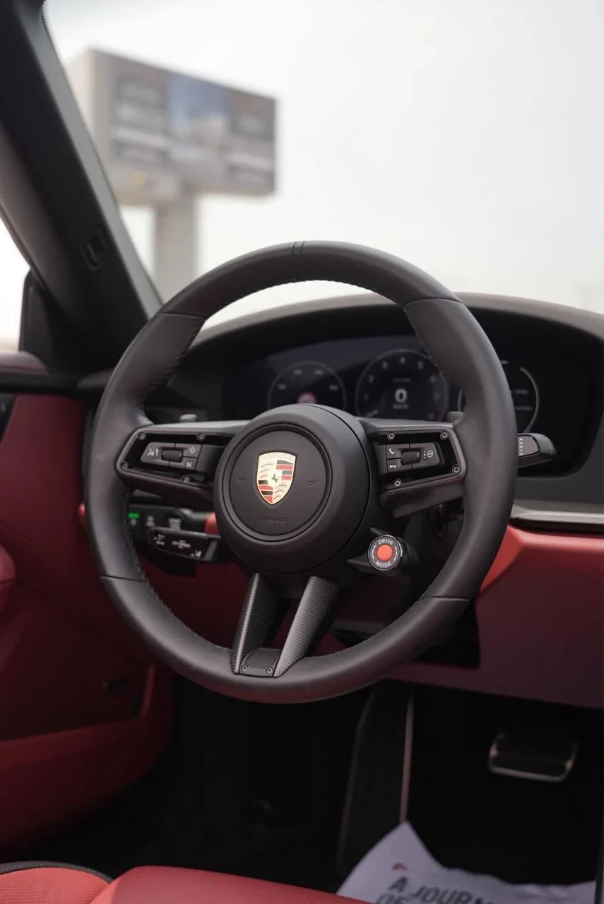 Porsche 911 Carrera 4 GTS photo 2
